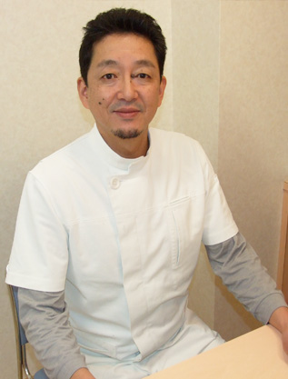 院長 歯科医師  岡田 靖  yasushi okada